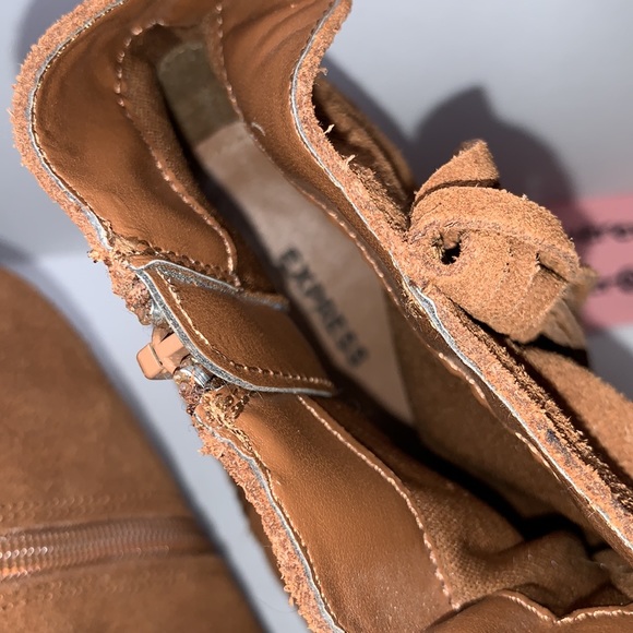 New 9 Tan Suede Tassel Wedge Bootie Express - Picture 10 of 14